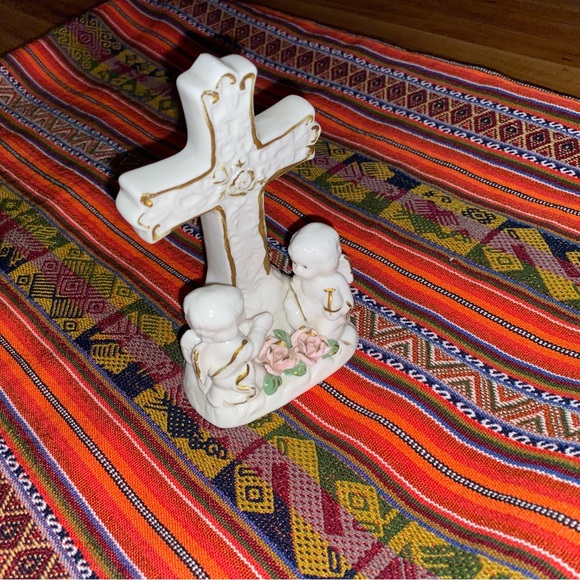 Vintage Porcelain Cross Figurine With Roses and 2 Angels - Picture 9 of 14